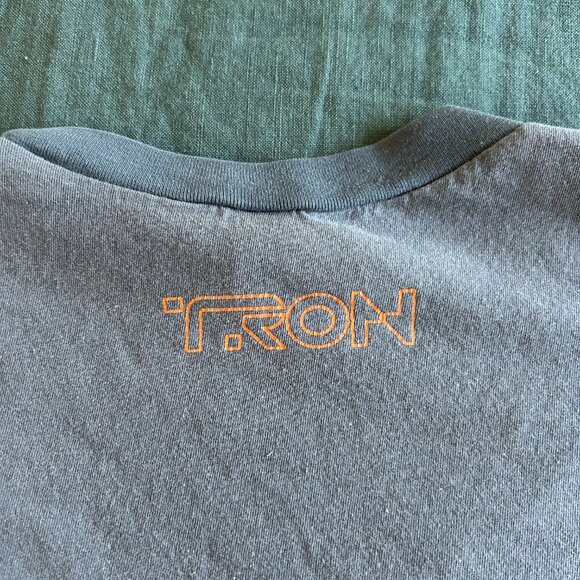 EXTREMELY RARE Tron: Legacy Elite Crew Gift T-Shirt Clu Abides Womens Small HTF - Picture 5 of 5